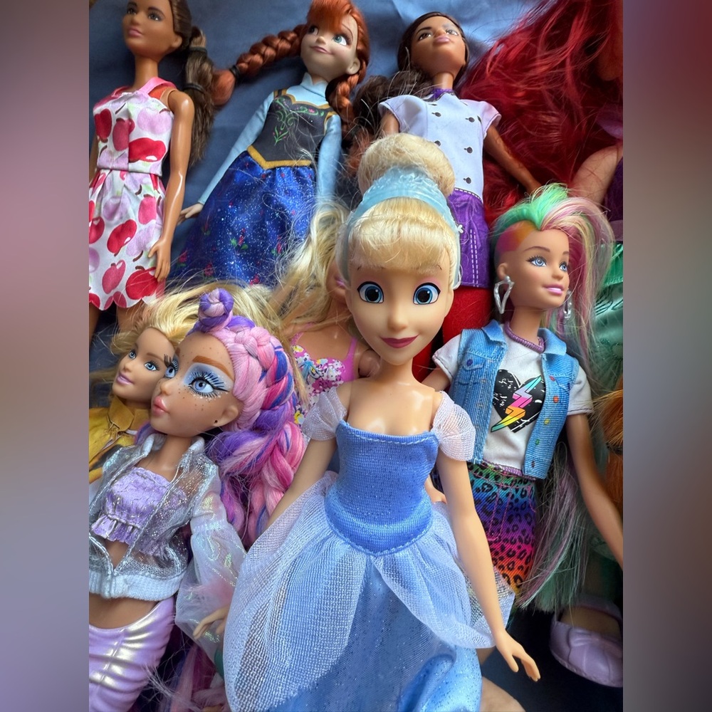 Disney Doll Collection with Red and Blue Outfits - Picture 4 of 6